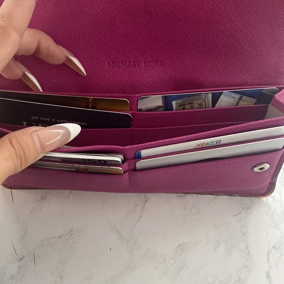 MICHAEL KORS WALLET - Picture 5 of 9